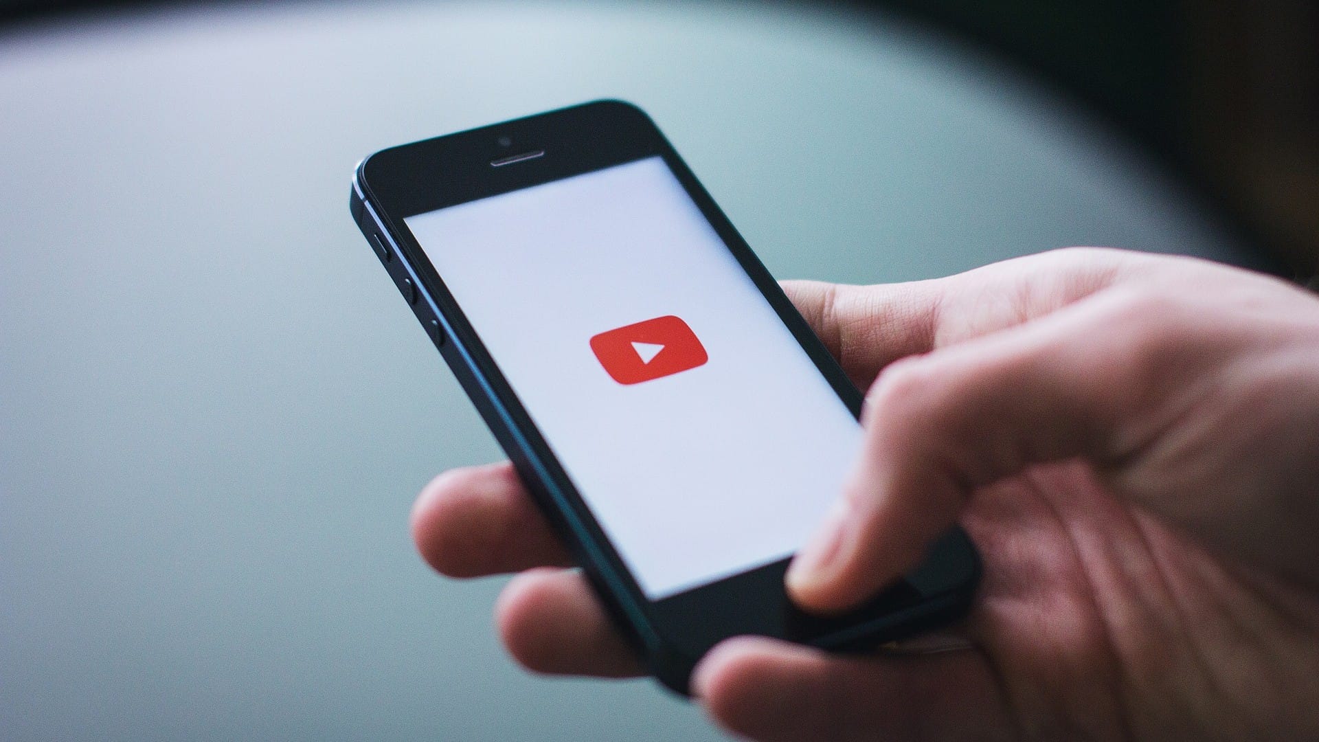 YouTube atualiza regras de monetização e mira vídeos gerados por IA