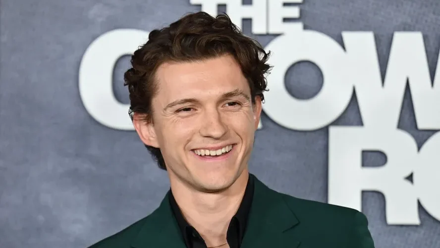 Tom Holland comenta rumores sobre novo James Bond em conversa com Gordon Ramsay