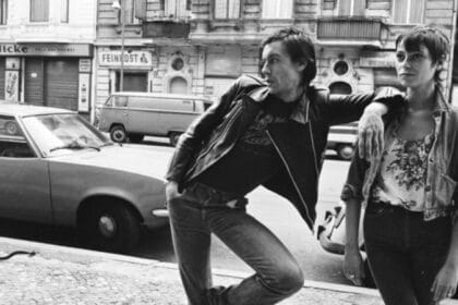 O som que veio do muro: como Iggy Pop moldou o pós-punk com “The Idiot”