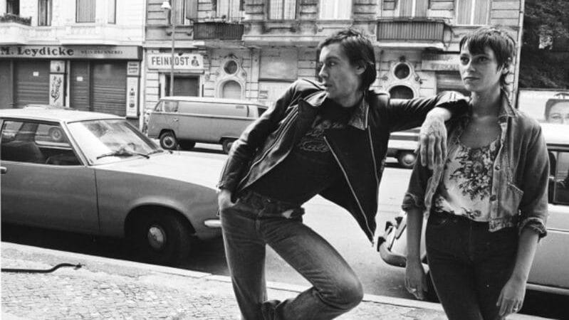 O som que veio do muro: como Iggy Pop moldou o pós-punk com “The Idiot”