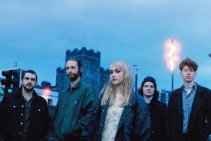 Just Mustard anuncia novo álbum “We Were Just Here” para outubro de 2025