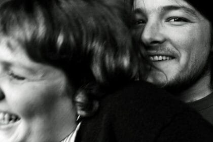 A união musical de Pip Blom e Willem Smit em Long Fling