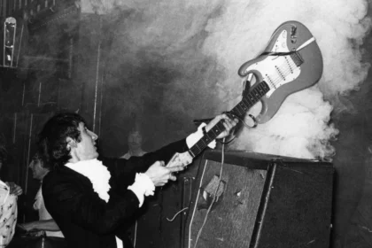 Pete Townshend explica por que destruía suas guitarras
