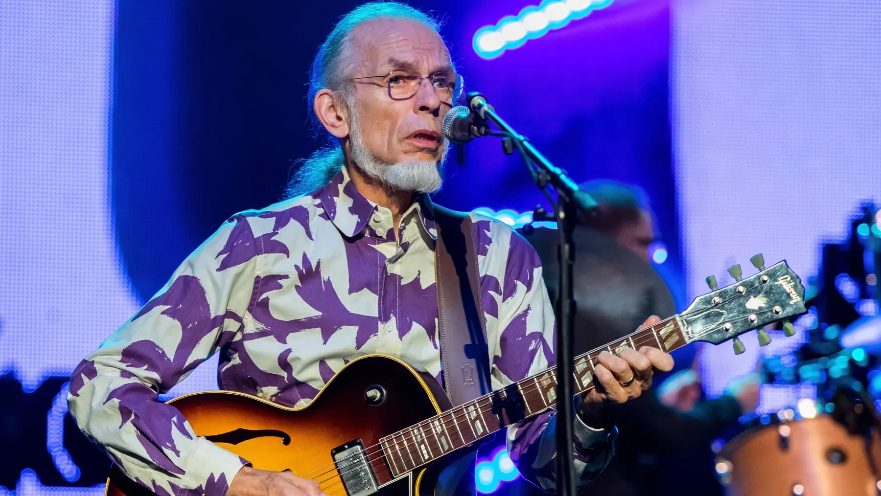 Steve Howe conta como Bob Dylan moldou sua carreira