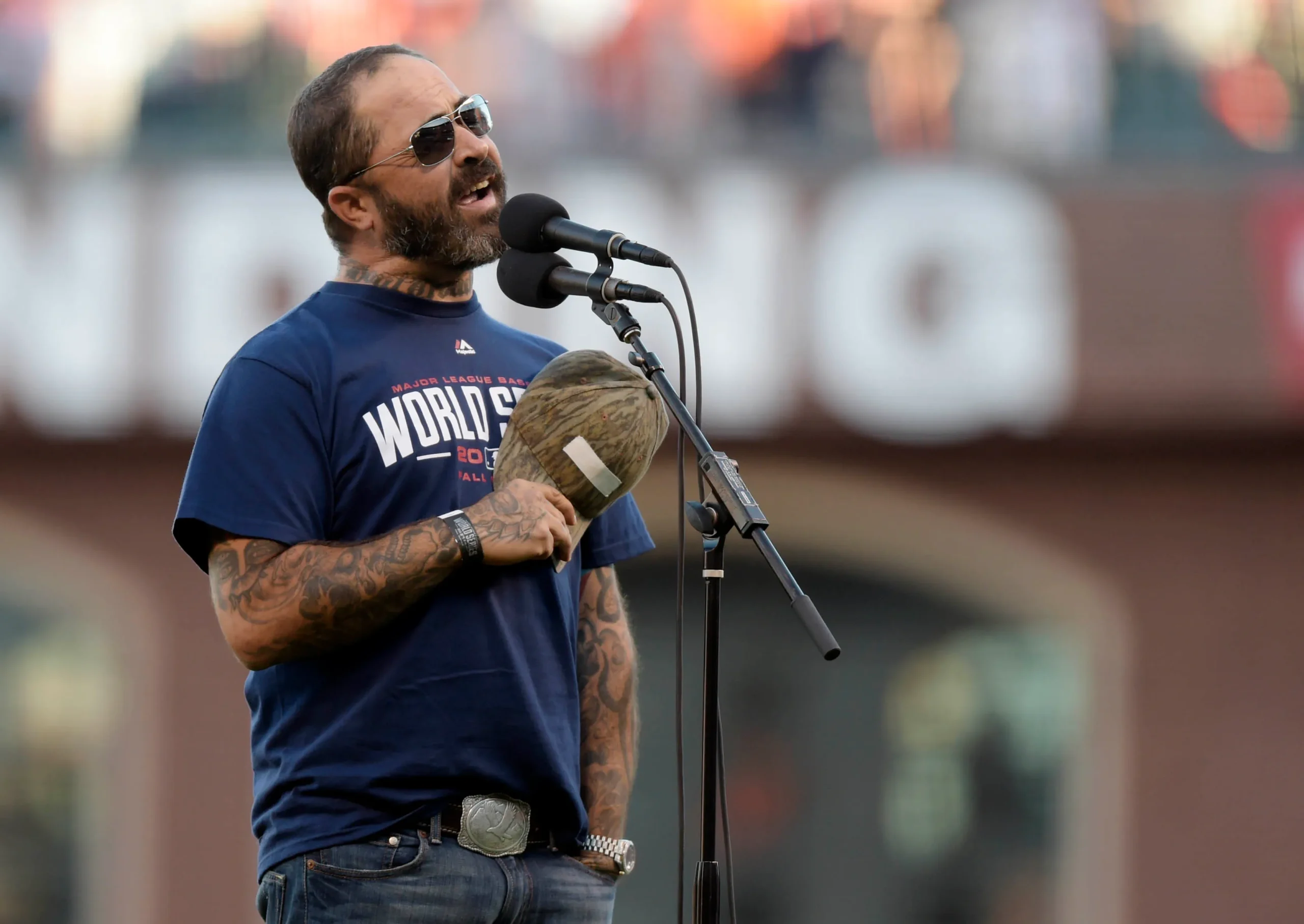 Aaron Lewis explica suas opiniões políticas e novo álbum “Give My Country Back”