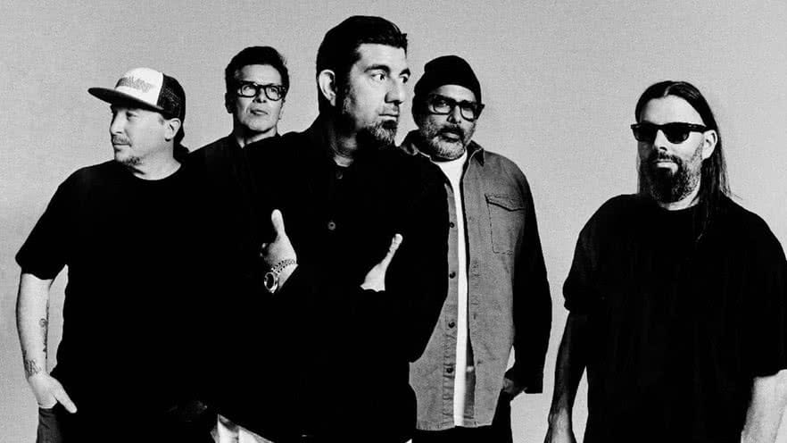 Deftones convida fã para tocar “7 Words” na Polônia