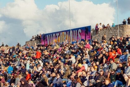 Victorious Festival pede desculpas após corte de show