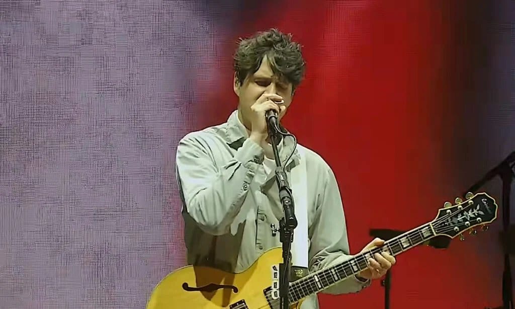 Vampire Weekend critica corte de show no Victorious Festival