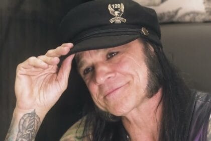 Scorpions recruta baixista de Alice Cooper para residência em Las Vegas