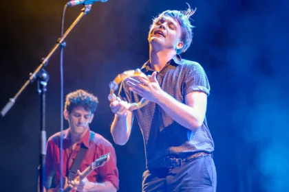 Merchandise lança música nova após nove anos e prepara álbum