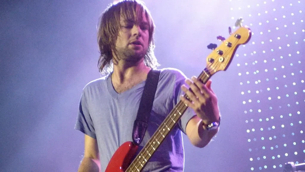 Ex-baixista do Maroon 5, Mickey Madden, é acusado de enviar mensagens de texto para adolescentes