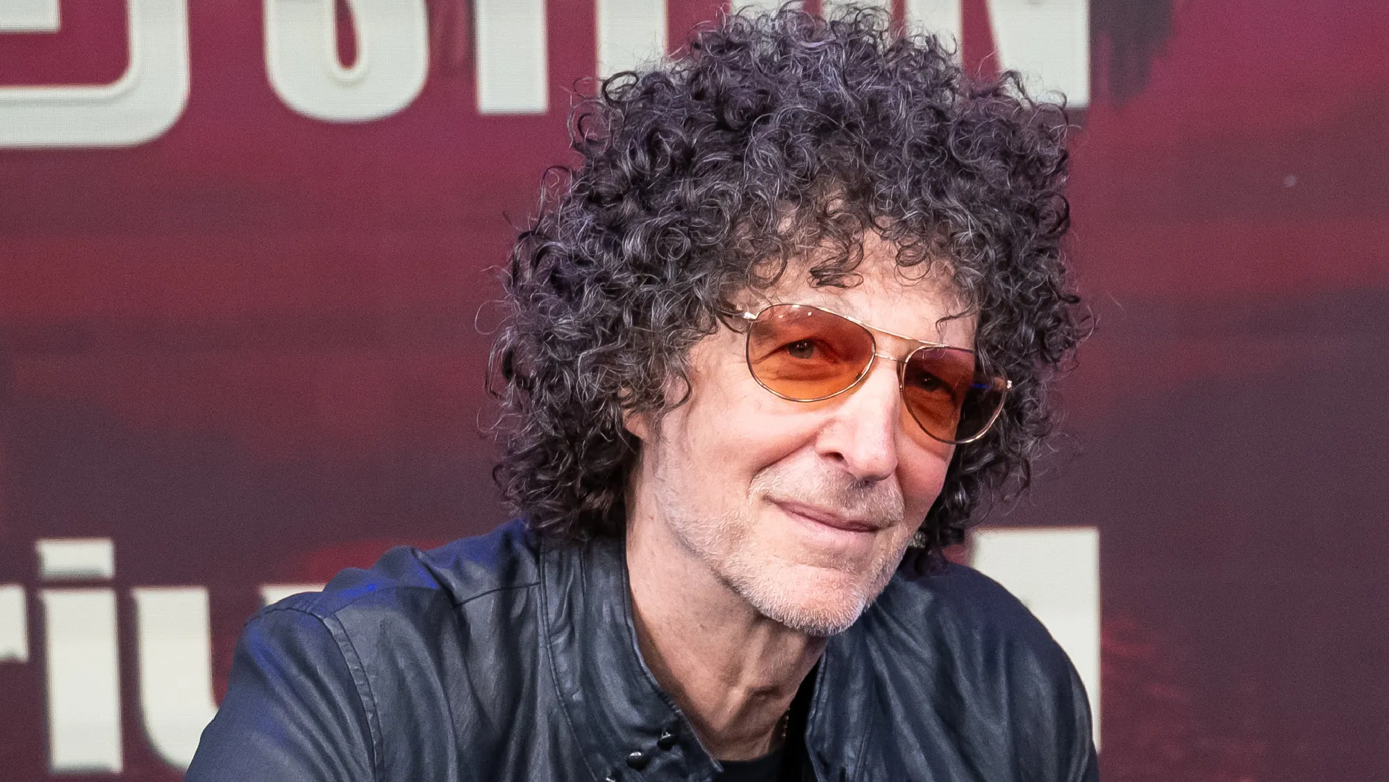 Howard Stern adia anúncio sobre futuro do seu programa