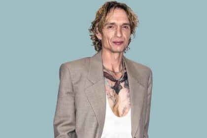 Justin Hawkins, do The Darkness, reage a deepfake de IA em meme viral de Downing Street