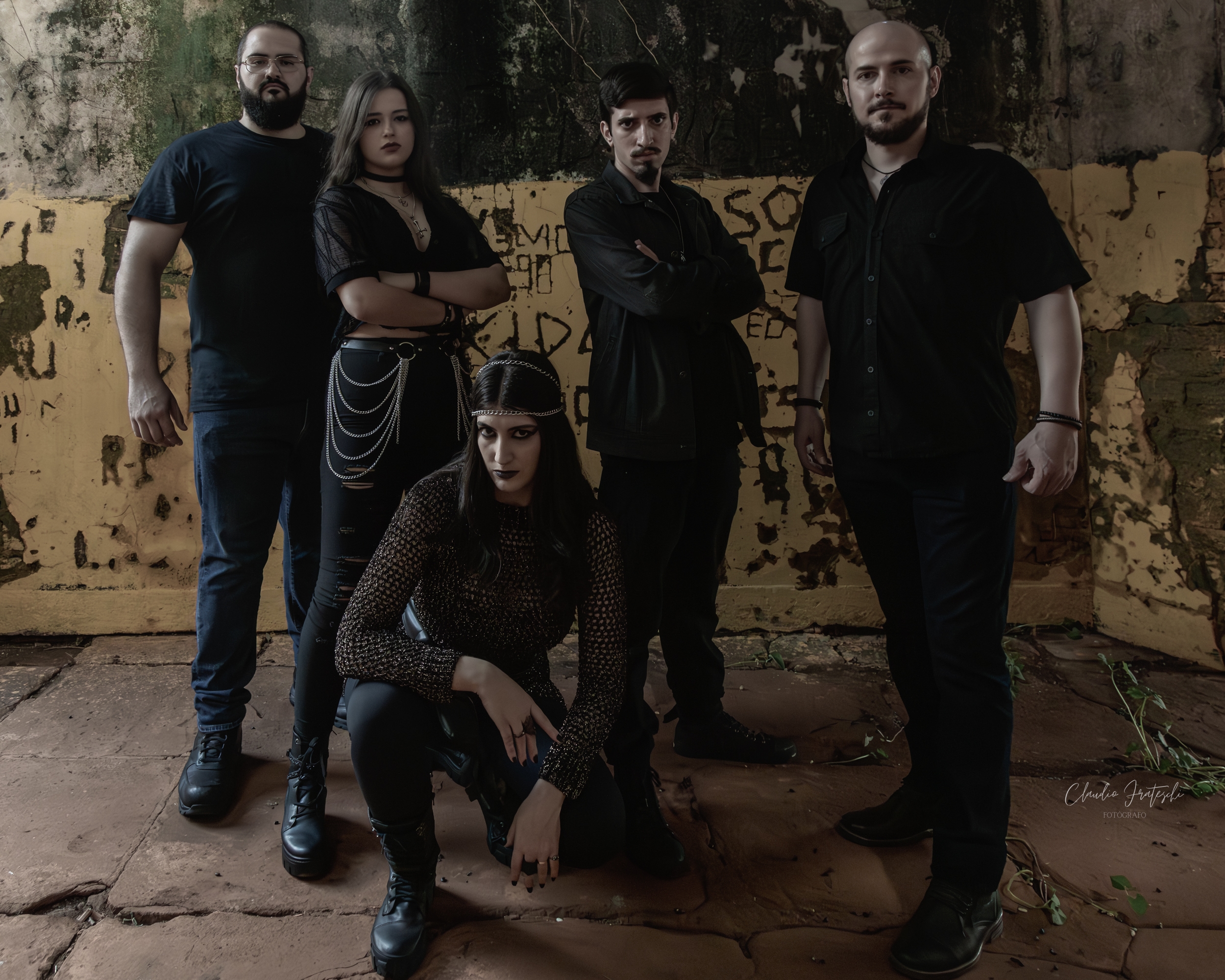 Santa Cora lança “Ancient Road” com coral lírico e participação de fãs