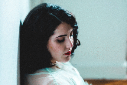 Carol Carmim lança o single autoral “Meu Silêncio”