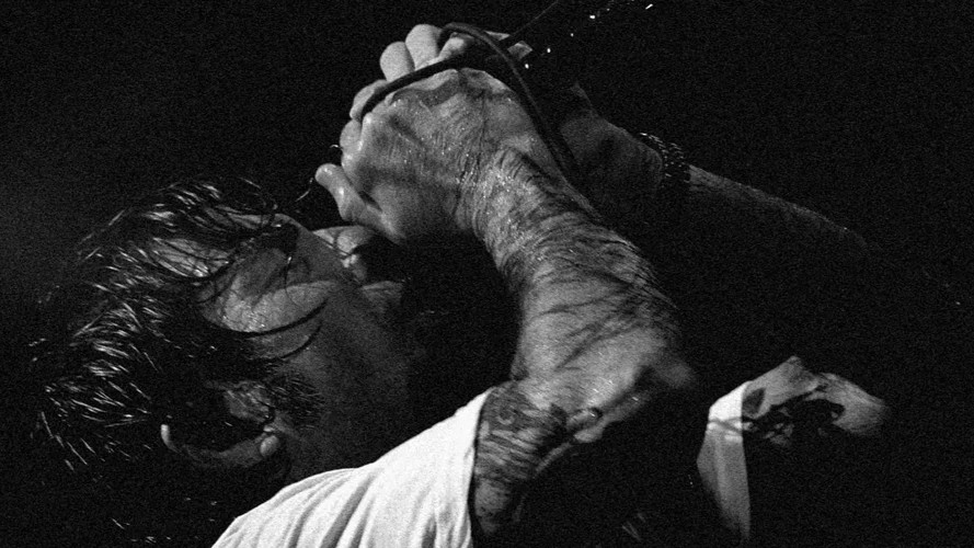 Deftones estreia “Ecdysis” ao vivo em festival no Kentucky