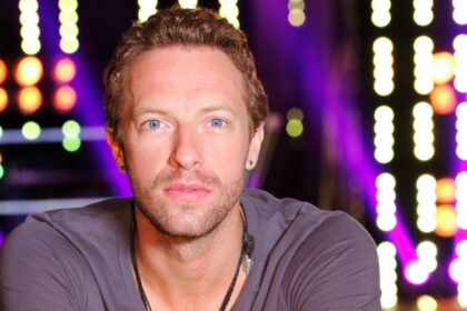 Chris Martin rebate críticas por mensagens de paz