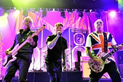 Documentário autobiográfico de Glen Matlock, baixista dos Sex Pistols, chega ao digital