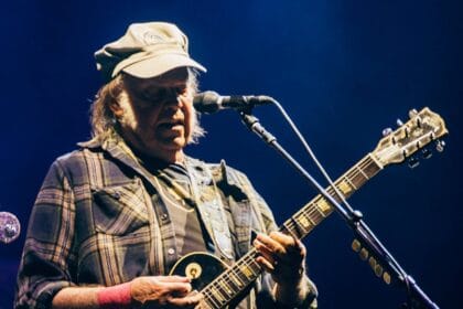 Neil Young ataca Donald Trump em vídeo ‘As Time Explodes’