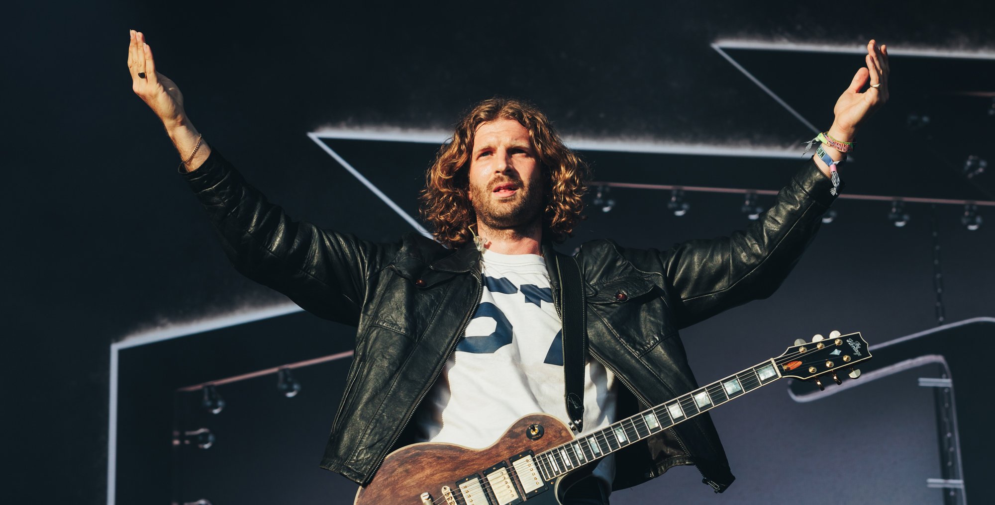 Joff Oddie deixa turnê da Wolf Alice por chegada do bebê