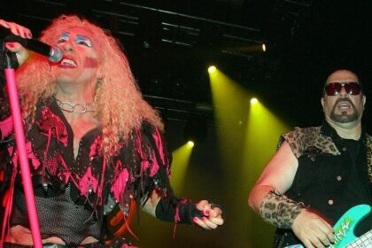Jay Jay French fala sobre Sebastian Bach nos vocais do Twisted Sister