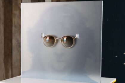 Óculos de John Lennon vão a leilão em Londres por fortuna