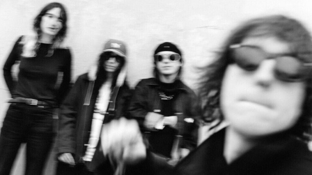 Geese toca covers de Stooges, Cohen e Floyd