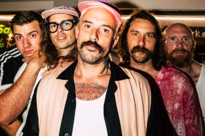 IDLES grava quatro faixas originais para o filme “Caught Stealing” de Darren Aronofsky