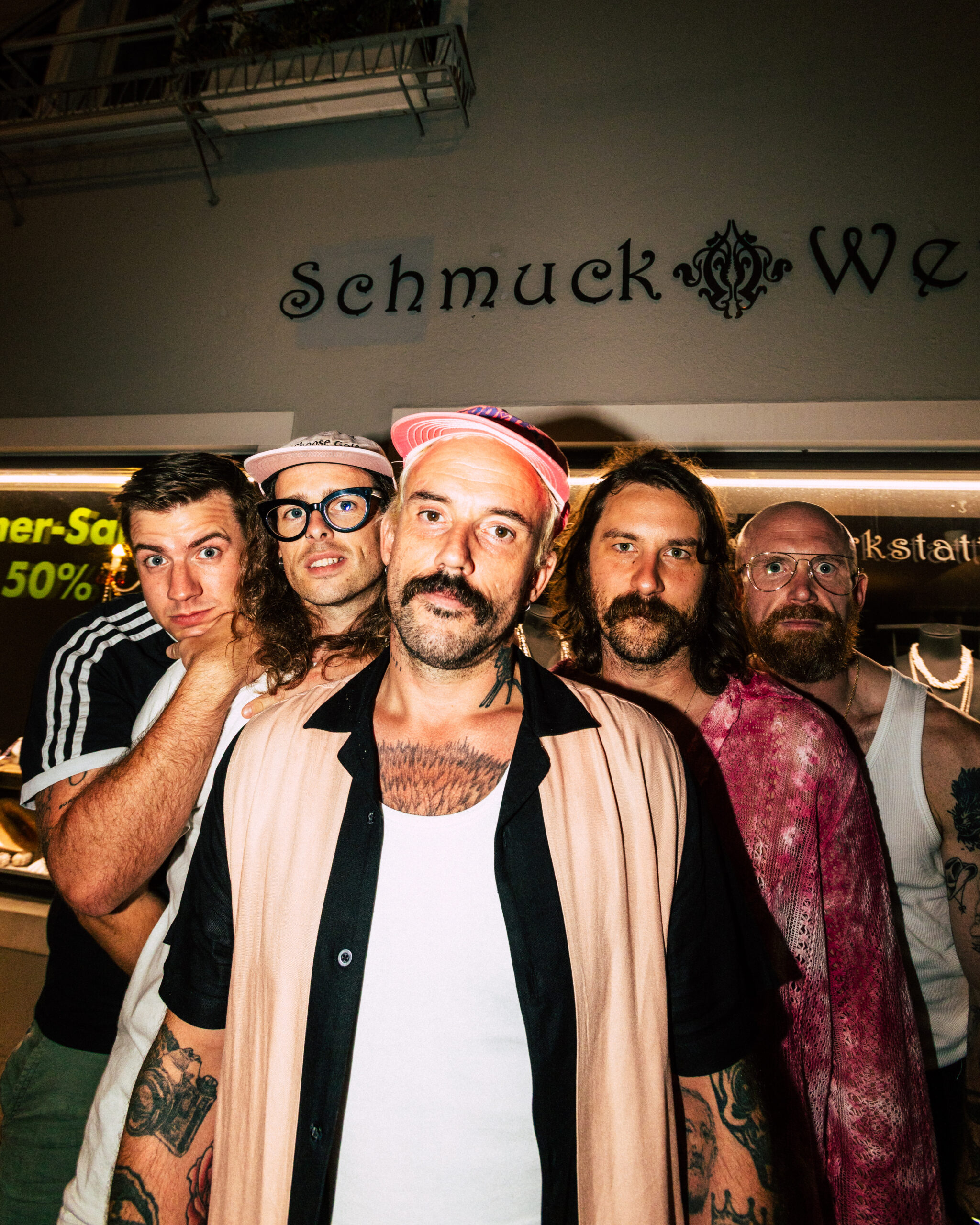 IDLES grava quatro faixas originais para o filme “Caught Stealing” de Darren Aronofsky