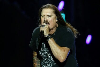 Dream Theater deve iniciar gravação de novo álbum entre 2026 e 2027, diz James LaBrie