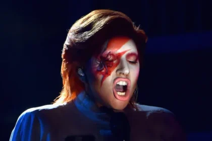 Carta de Lady Gaga a David Bowie é exibida em Londres