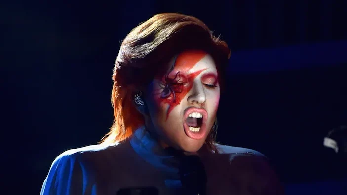 Carta de Lady Gaga a David Bowie é exibida em Londres
