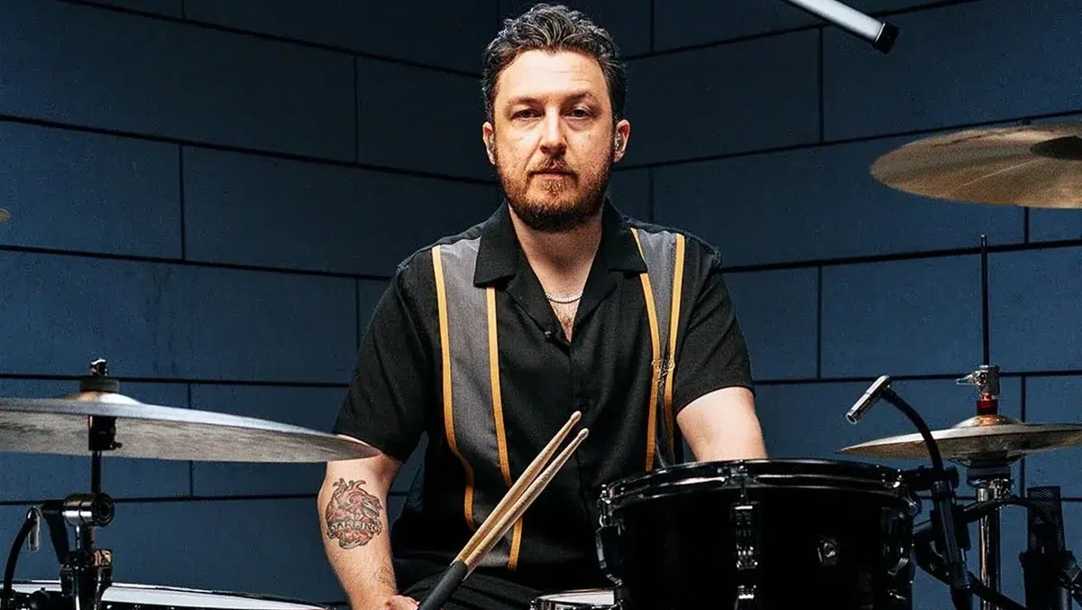 Matt Helders Terrific estreia com single ‘WeHo yet?’