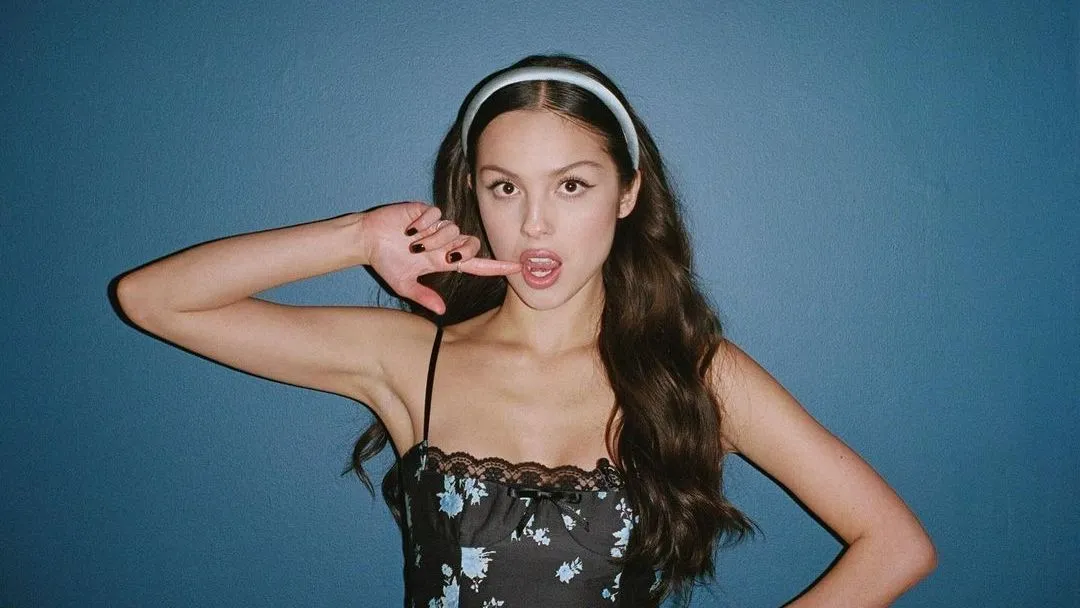 Olivia Rodrigo denuncia censura à suspensão de Jimmy Kimmel
