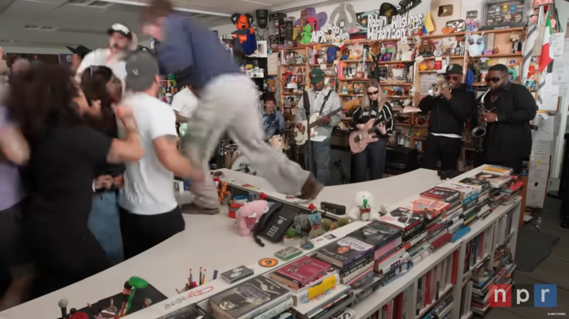 Turnstile no Tiny Desk faz primeiro stage dive da série