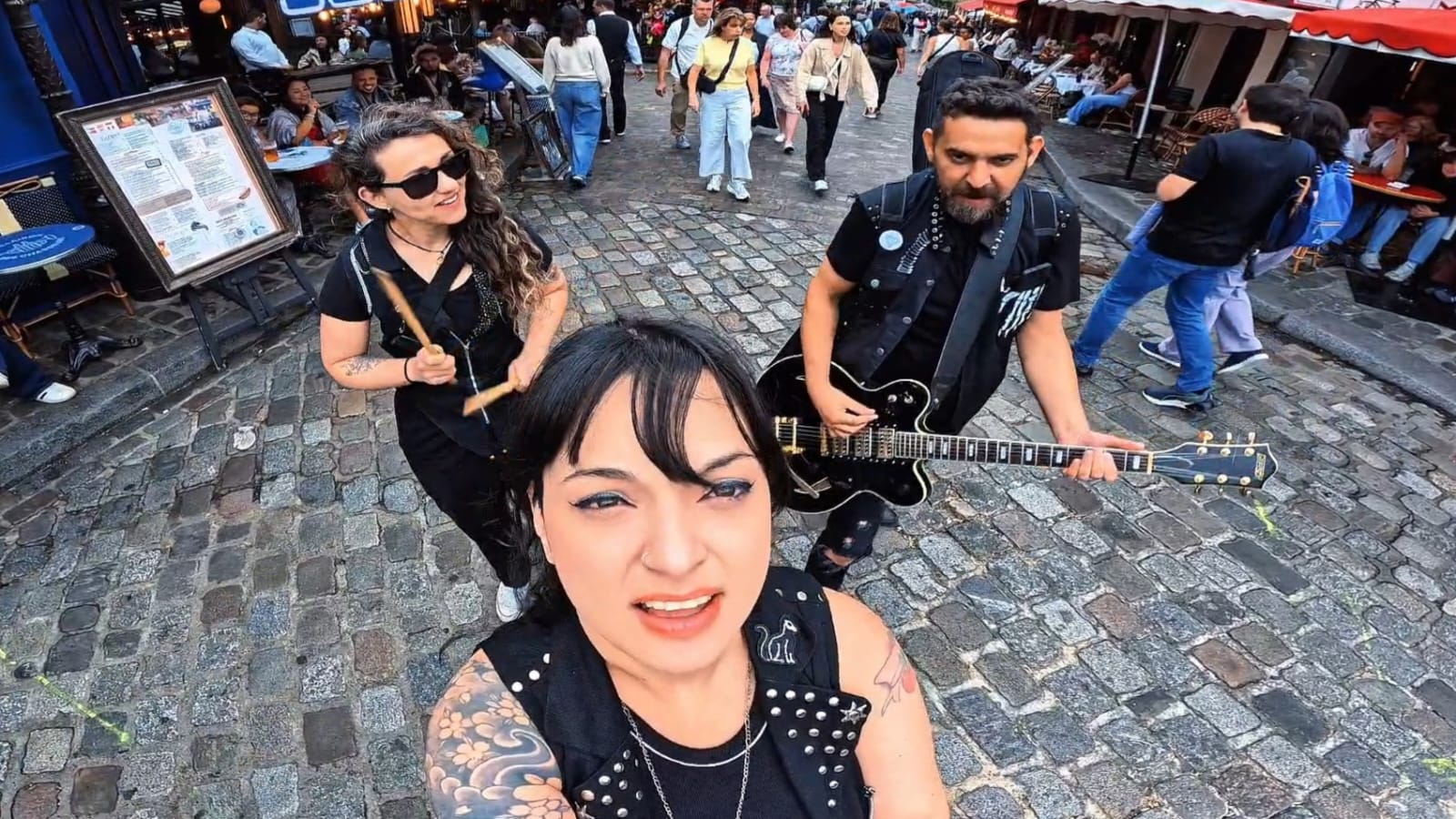 Tela Vazia lança clipe de “Vibra”, gravado em turnê pela Europa