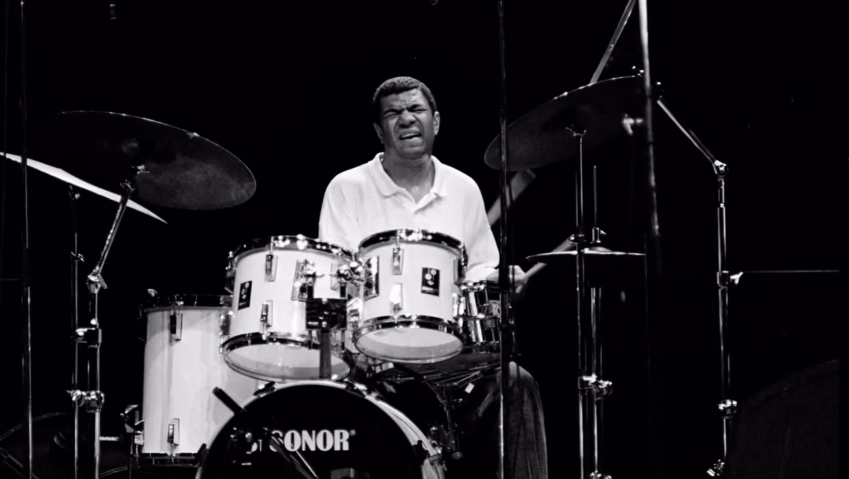 Morre Jack DeJohnette, baterista conhecido por trabalhos com Miles Davis