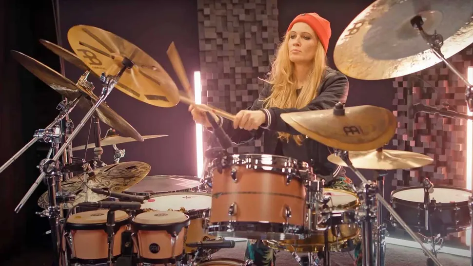 Assista Anika Nilles demonstrar exatamente por que o Rush a escolheu como sua nova baterista
