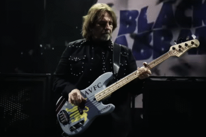 Geezer Butler vende amplificadores usados no último show do Black Sabbath