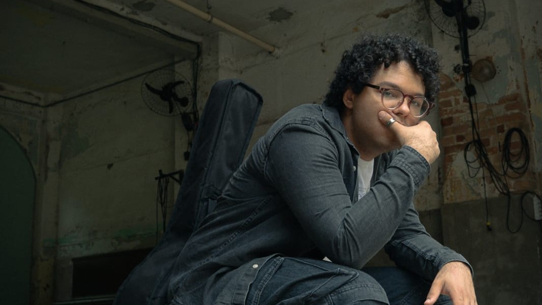 Guigo Marques lança “Rinha!” misturando rock alternativo com funk e trap