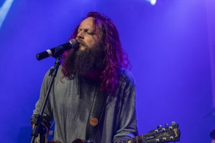 Jaydson lança clipe de “Live Fast, Die Old”, faixa-título de seu álbum de estreia