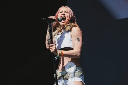 Wet Leg anuncia seus maiores shows no Reino Unido em 2026