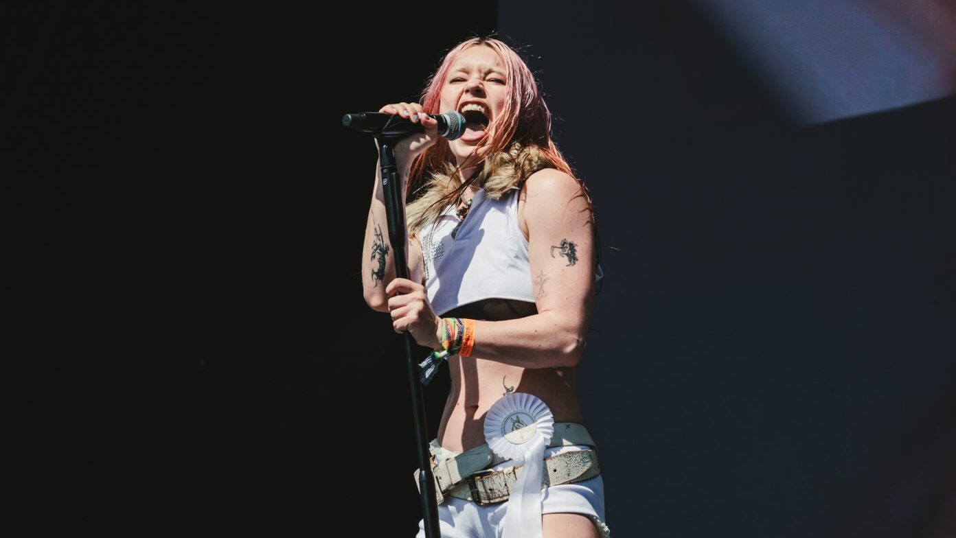 Wet Leg anuncia seus maiores shows no Reino Unido em 2026