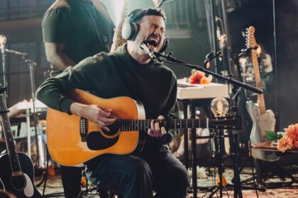 SYML lança “Paris Unplugged”, ao vivo feito no Le Consulat em Paris