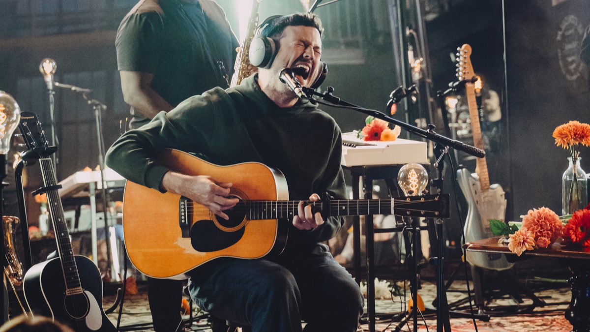 SYML lança “Paris Unplugged”, ao vivo feito no Le Consulat em Paris