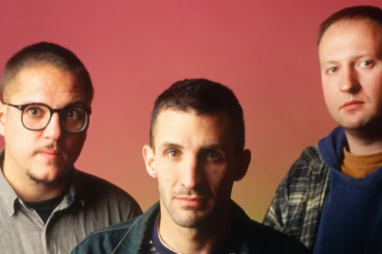 Sugar lança primeira música em 30 anos