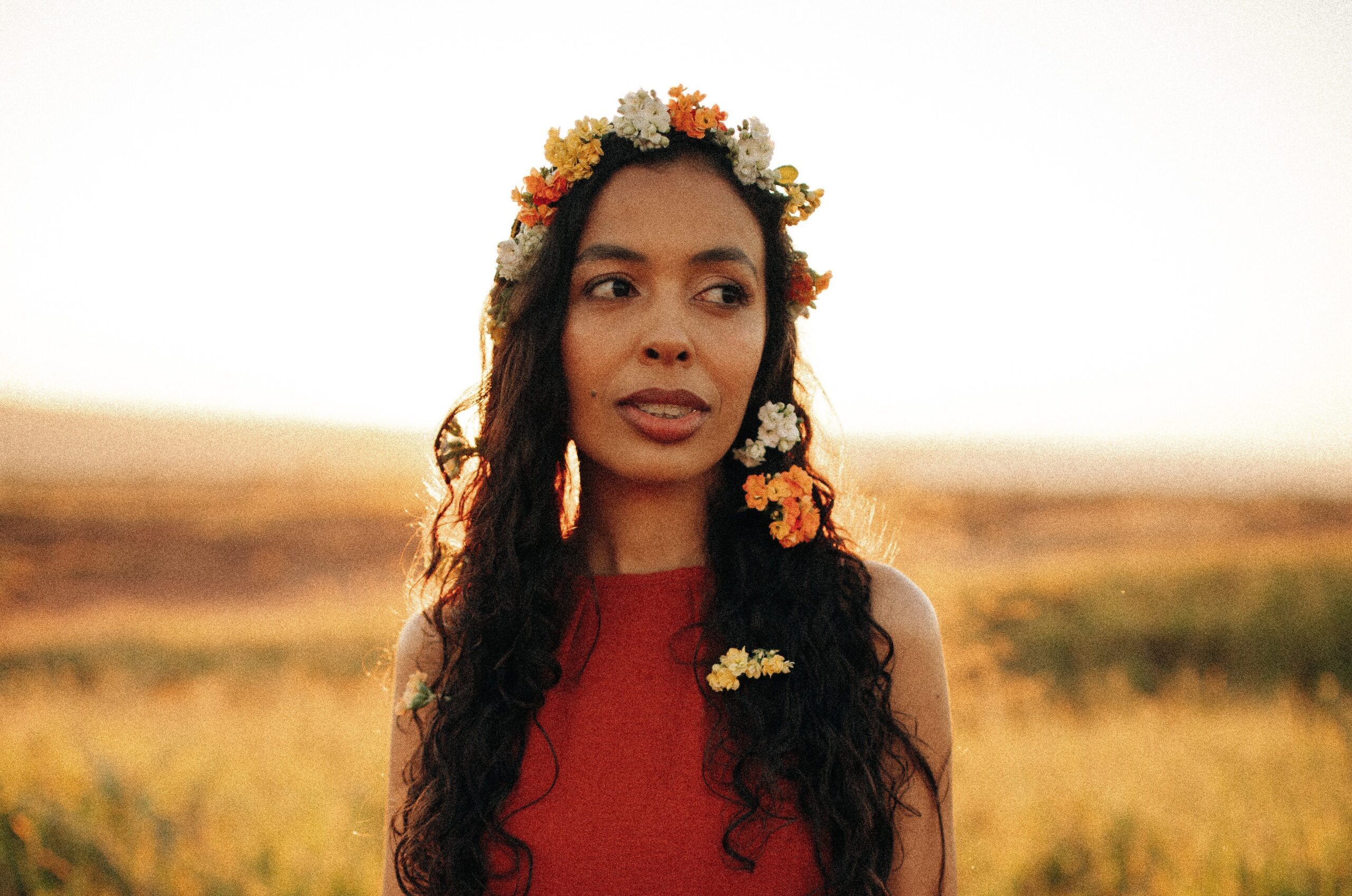 Josie lança o single “Luz” e antecipa o EP “Sensações”