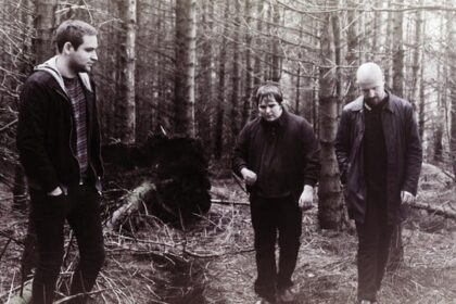 Robert Smith e Twilight Sad lançam ‘Waiting For The Call’