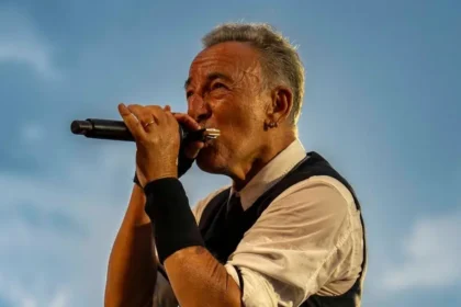 Bruce Springsteen critica Donald Trump e família Ellison em aparição no “The Late Show”