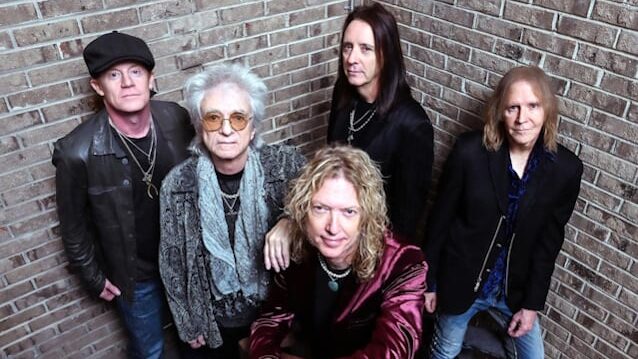 Close Enemies, banda de Tom Hamilton do Aerosmith, lança clipe e anuncia turnê